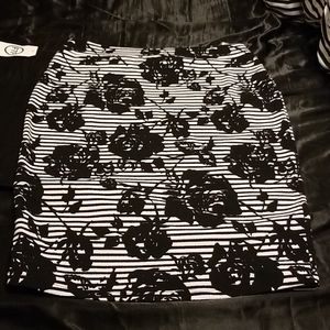 •FTF black and white floral stripe pencil skirt•